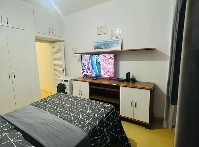 MARAVILHOSO QUARTO E SALA até 4 PESSOAS NO LEBLON na Av ATAULFO DE PAIVA