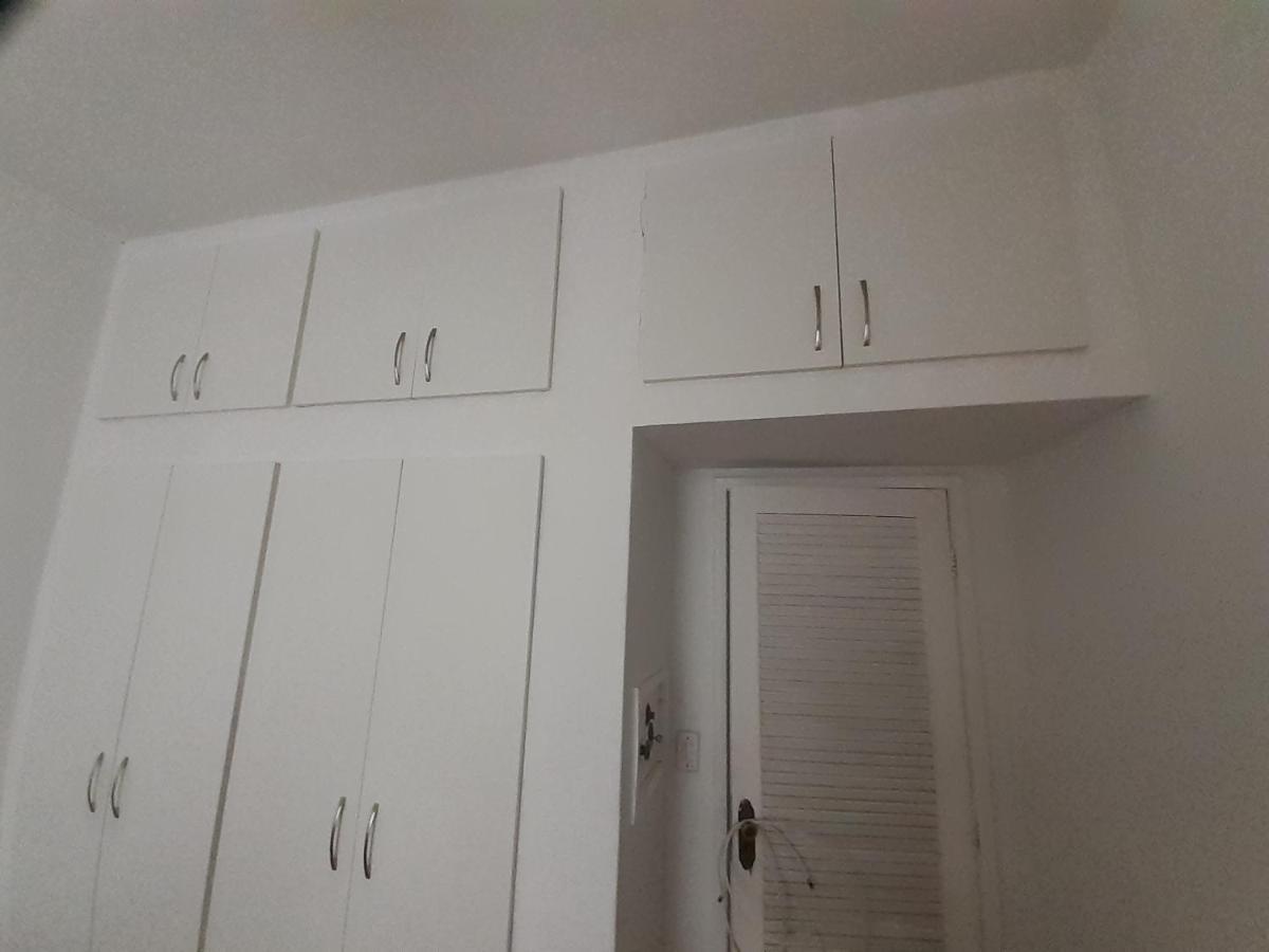 Maravilhoso E Sala Até 4 Pessoas No Leblon Na Av Ataulfo De Paiva Apartamento