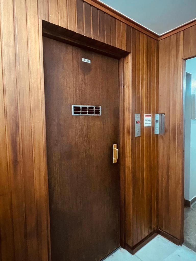Maravilhoso E Sala Até 4 Pessoas No Leblon Na Av Ataulfo De Paiva *