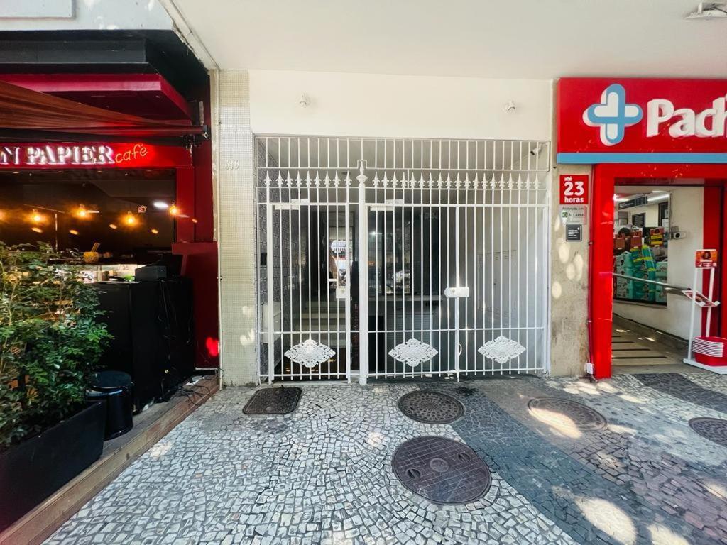 Maravilhoso E Sala Até 4 Pessoas No Leblon Na Av Ataulfo De Paiva Apartamento *